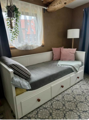 Kleines Gästezimmer im ersten OG im Familienhaus mit eigenem Bad im EG, Wismar